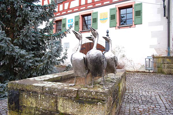 Brunnen vor dem Rathaus Pfäffingen